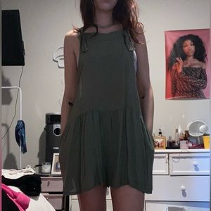 Super cute romper!